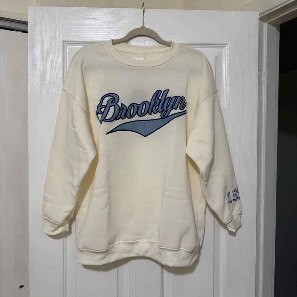 NWT Women’s Crewneck Size Large